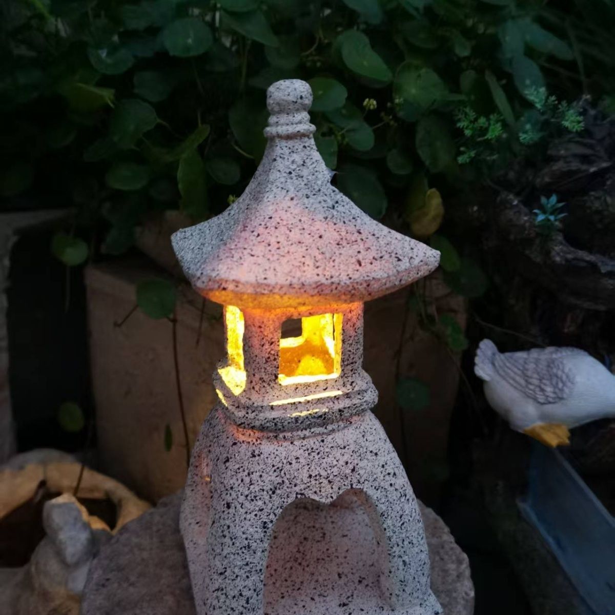 Japanese Lighting Decor - パゴダソーラーデコレーションガーデンライトオリエンタルランタン屋外石製日本ランプ禅彫刻芝生像飾り