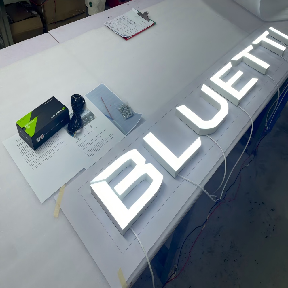 カスタマイズされた3D LEDライト付きチャンネル文字看板、 - Lighting Decor Company のレビューと価格