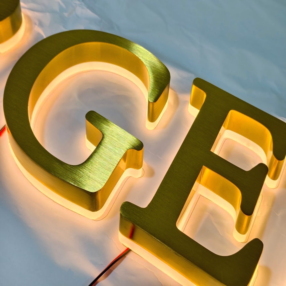 カスタマイズされた3D LEDライト付きチャンネル文字看板、 - Lighting Decor Company のレビューと価格