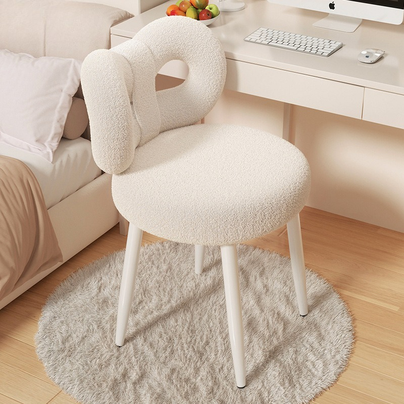 新しいボウスタイルの女性用ドレッシングチェア、女性用寝室ドレ - Furniture Lighting & Decor Magazine のレビューと価格